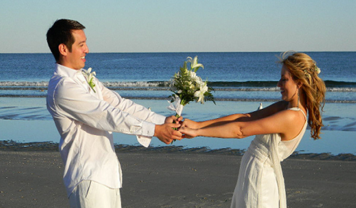 How To Get Married On The Beach In 5 Easy Steps